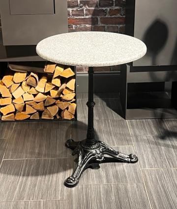 Чугунный столик с гранитной столешницей